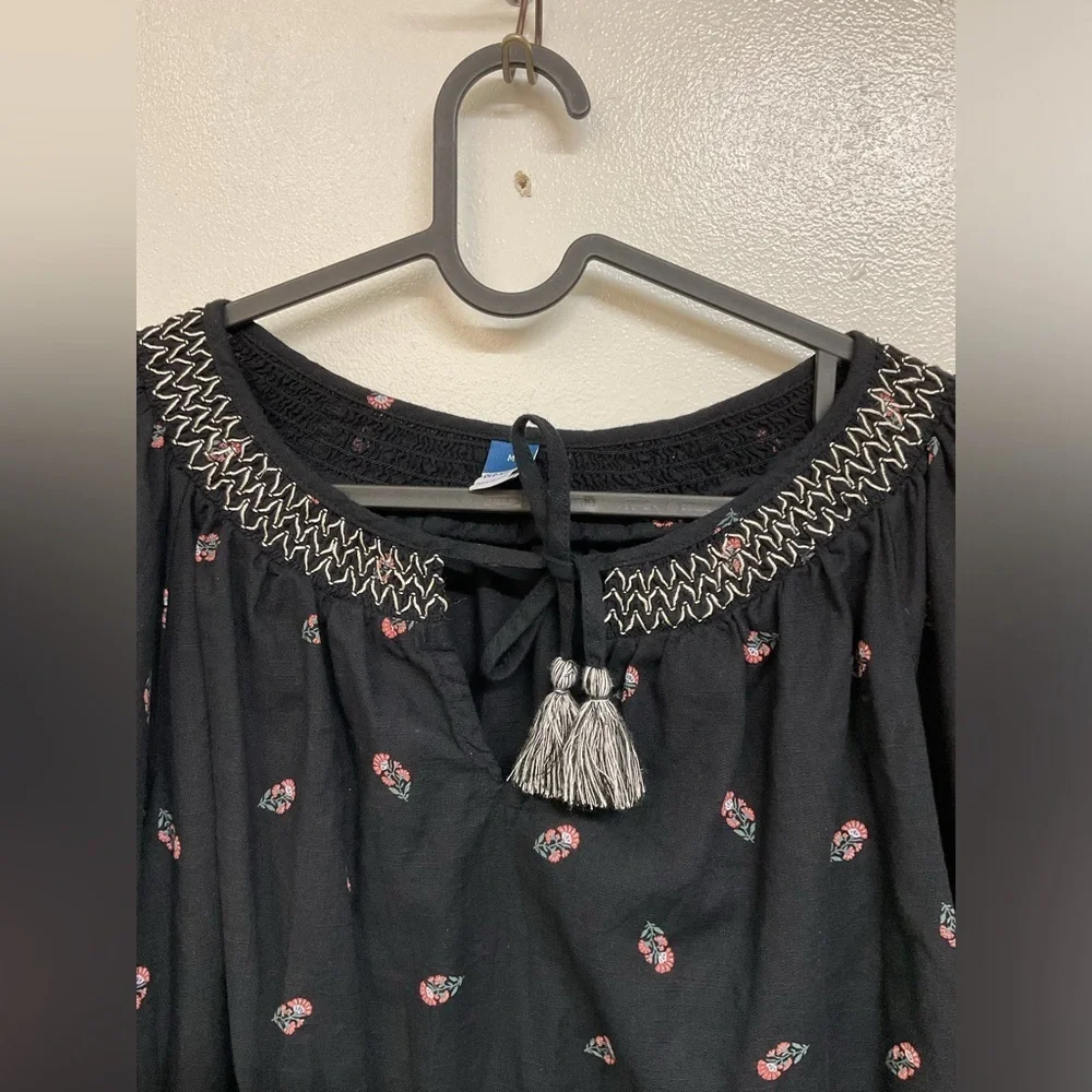 Old Navy  size M Puff-Sleeve Floral Smocked Poet Swing Blouse Top